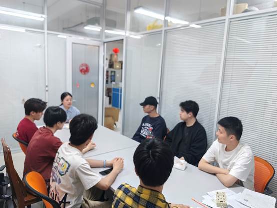 一群人正在聊天
AI 生成的内容可能不正确。